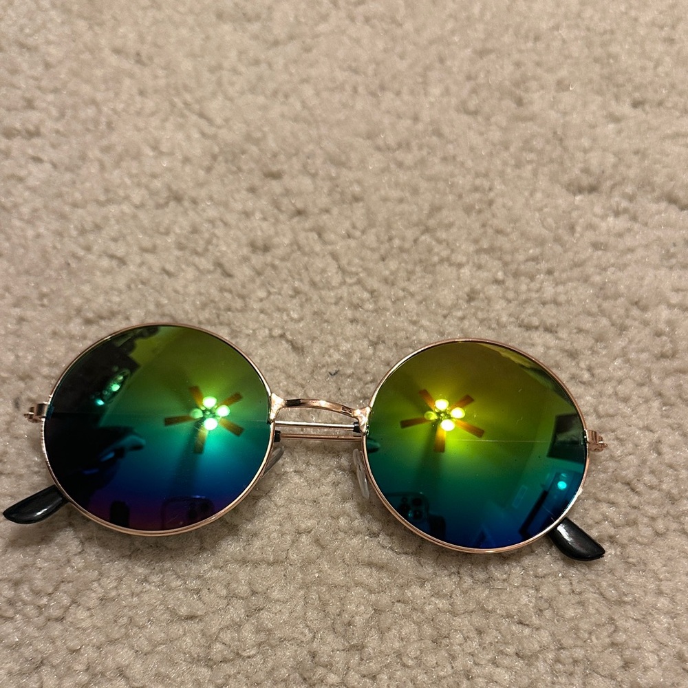 Round Sunglasses with Reflective Lenses